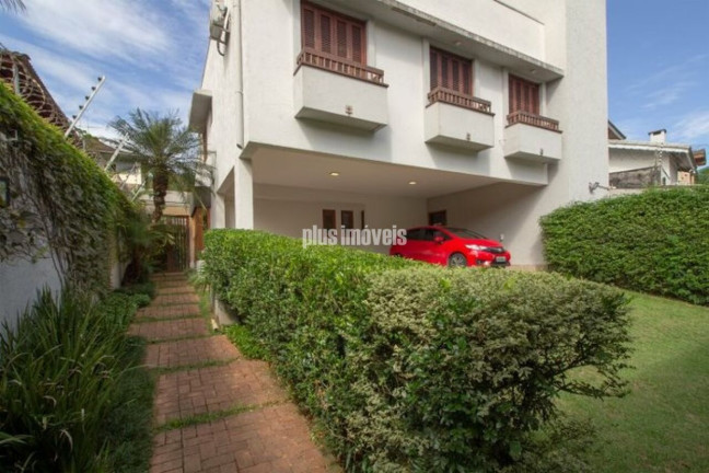 Casa com 4 Quartos para Alugar, 317 m² em Jardim Guedala - São Paulo
