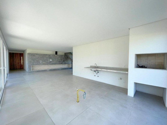 Imagem Casa com 4 Quartos à Venda, em Centro - Xangri-lá Imagem Casa com 4 Quartos à Venda, em Centro - Xangri-lá