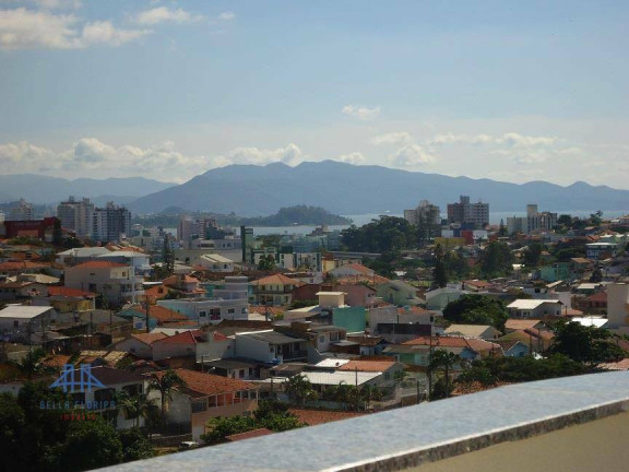 Imagem Imóvel com 3 Quartos à Venda, 97 m² em Capoeiras - Florianópolis
