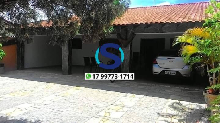 Imagem Casa com 4 Quartos à Venda, 320 m² em Centro - Ouroeste Imagem Casa com 4 Quartos à Venda, 320 m² em Centro - Ouroeste