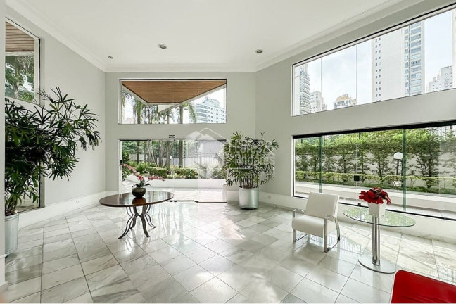 Imagem Apartamento com 4 Quartos à Venda, 244 m² em Vila Uberabinha - São Paulo