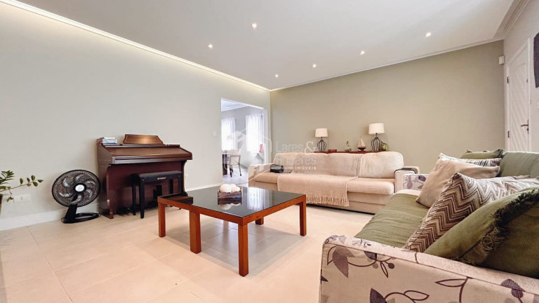 Casa com 3 Quartos à Venda, 250 m² em Limoeiro - São Paulo