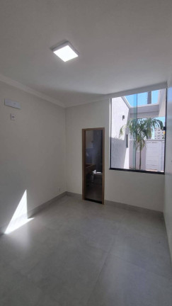 Imagem Casa com 3 Quartos à Venda, 128 m² em Moinho Dos Ventos - Goiânia Imagem Casa com 3 Quartos à Venda, 128 m² em Moinho Dos Ventos - Goiânia