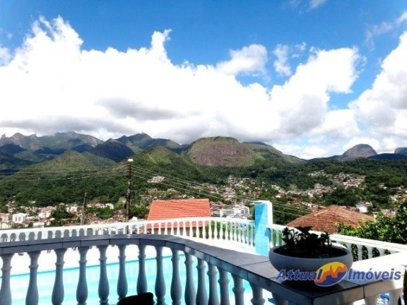 Imagem Casa com 4 Quartos à Venda, 233 m² em Fazendinha - Teresópolis