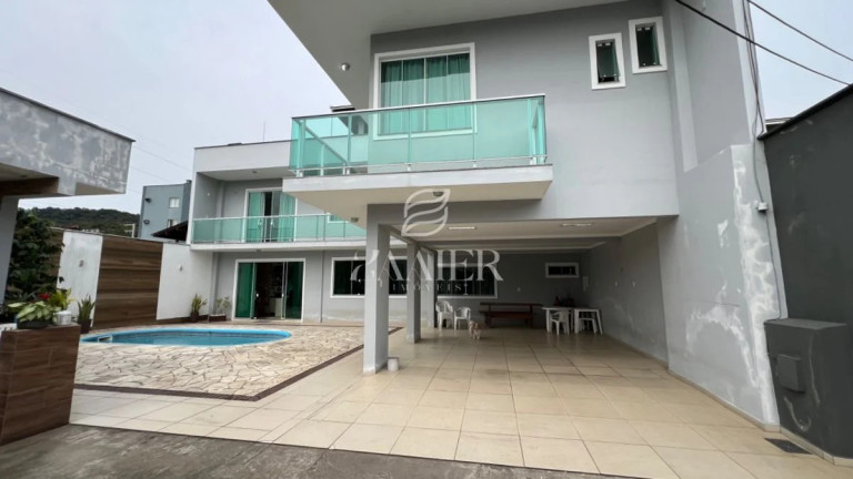 Imagem Sobrado com 5 Quartos à Venda, 270 m² em Bom Retiro - Joinville Imagem Sobrado com 5 Quartos à Venda, 270 m² em Bom Retiro - Joinville