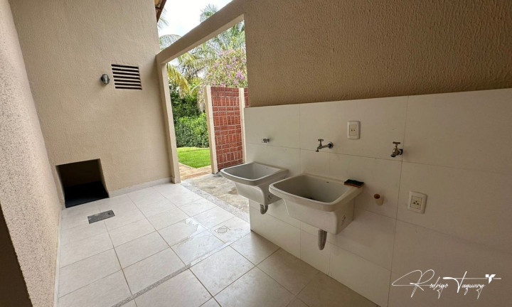 Imagem Casa de Condomínio com 4 Quartos à Venda, 330 m² em Residencial Aldeia Do Vale - Goiânia