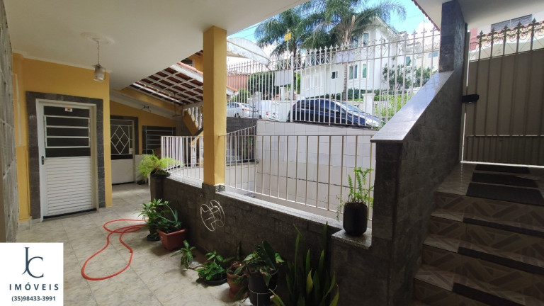 Imagem Casa com 3 Quartos à Venda, 178 m² em Centro - São Lourenço