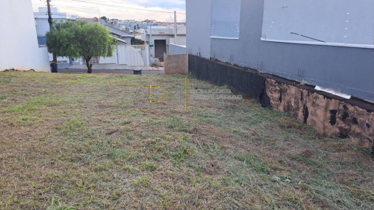Terreno à Venda, 250 m² em Jardim Itália - Botucatu