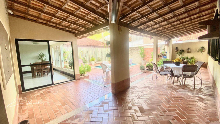 Imagem Casa com 3 Quartos à Venda, 300 m² em Santa Mônica - Colatina