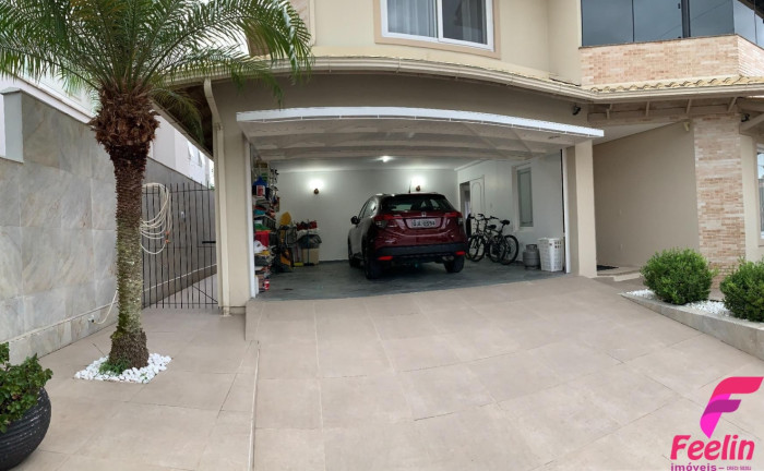 Imagem Casa com 4 Quartos à Venda, 250 m² em Carianos - Florianópolis