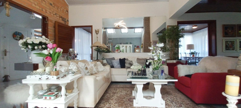 Imagem Casa com 4 Quartos à Venda, 550 m² em Golfe - Teresópolis Imagem Casa com 4 Quartos à Venda, 550 m² em Golfe - Teresópolis