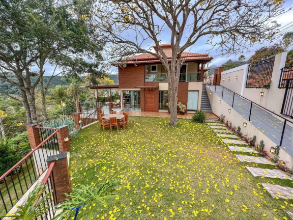 Casa com 6 Quartos à Venda, 370 m²
