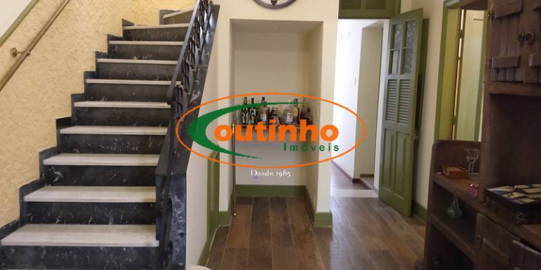 Imagem Casa com 5 Quartos à Venda, 795 m² em Grajaú - Rio De Janeiro Imagem Casa com 5 Quartos à Venda, 795 m² em Grajaú - Rio De Janeiro