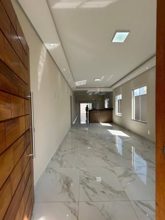 Imagem Casa com 3 Quartos à Venda, 250 m² em Lívia - Botucatu