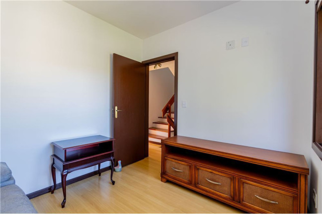 Imagem Casa com 4 Quartos à Venda, em Tristeza - Porto Alegre Imagem Casa com 4 Quartos à Venda, em Tristeza - Porto Alegre