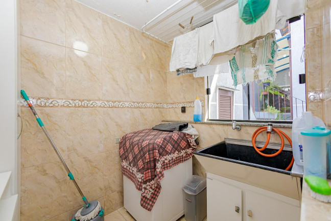Imagem Casa com 4 Quartos à Venda, 271 m² em Santo Inácio - Curitiba
