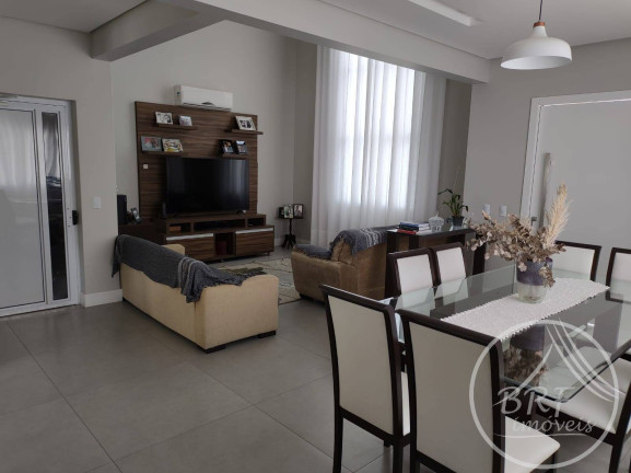 Imagem Casa com 3 Quartos à Venda, 327 m² em Estreito - Florianópolis Imagem Casa com 3 Quartos à Venda, 327 m² em Estreito - Florianópolis