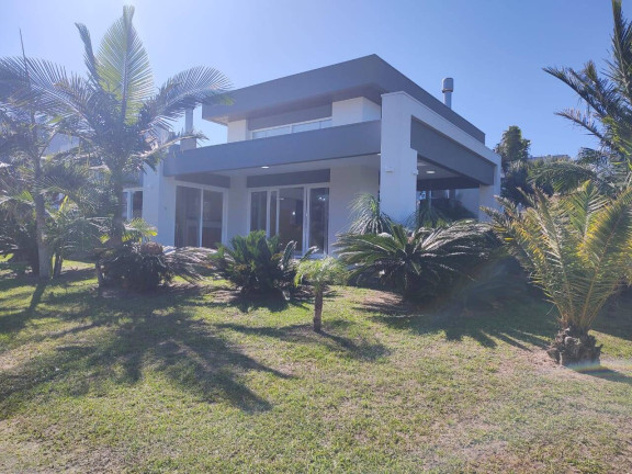 Imagem Casa com 3 Quartos à Venda,  em Atlântida Sul - Osório