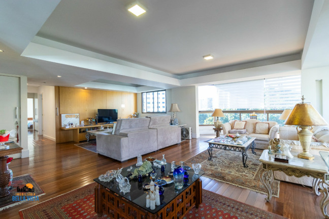 Apartamento com 3 Quartos à Venda,  em Moema - São Paulo