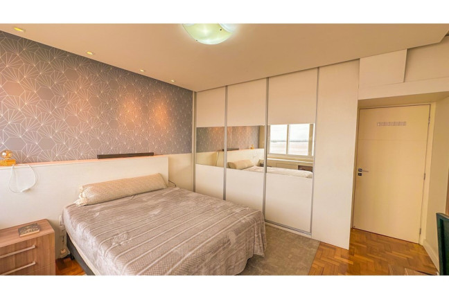 Imagem Apartamento com 3 Quartos à Venda, 156 m² em Centro Histórico - Porto Alegre Imagem Apartamento com 3 Quartos à Venda, 156 m² em Centro Histórico - Porto Alegre
