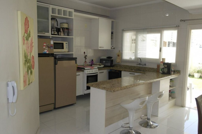 Imagem Imóvel com 3 Quartos à Venda, em Jardim Itu - Porto Alegre Imagem Imóvel com 3 Quartos à Venda, em Jardim Itu - Porto Alegre