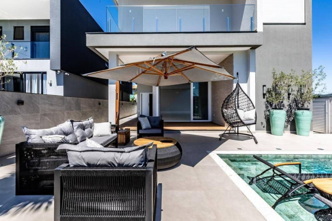 Casa com 4 Quartos à Venda, 430 m² em Santa Regina - Camboriú