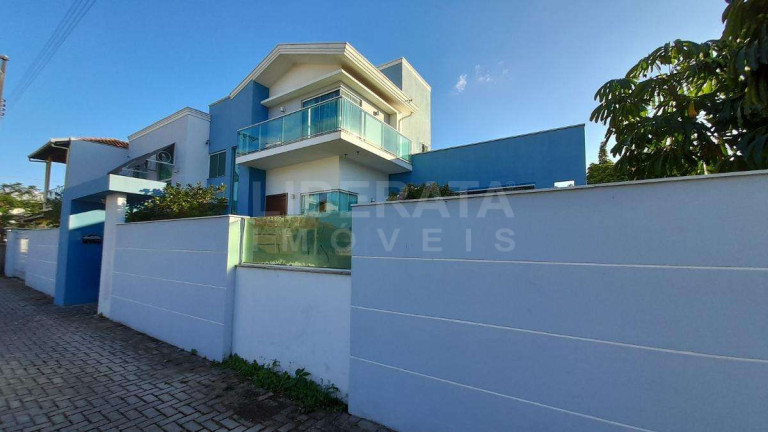 Imagem Sobrado com 3 Quartos à Venda, 220 m² em Centro - Navegantes Imagem Sobrado com 3 Quartos à Venda, 220 m² em Centro - Navegantes