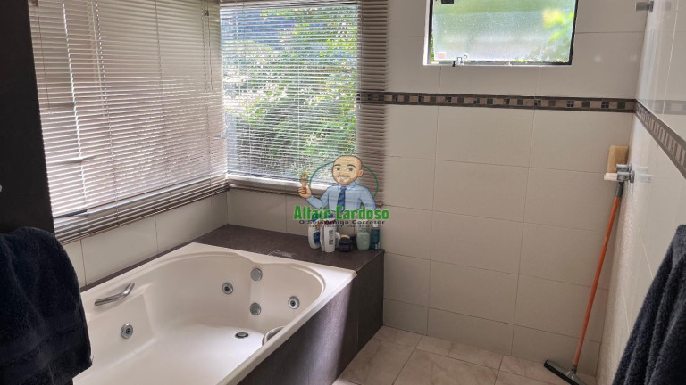 Imagem Casa de Condomínio com 3 Quartos à Venda, 228 m² em Centro - Jambeiro