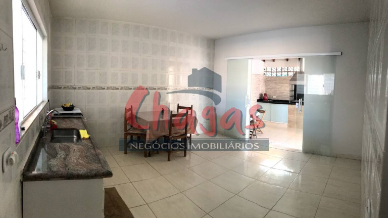 Imagem Sobrado com 4 Quartos à Venda, 264 m² em Centro - Caraguatatuba