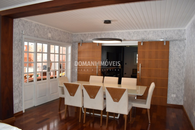 Imagem Casa com 6 Quartos à Venda, 700 m² em Região Do Alto Do Capivari - Campos Do Jordão
