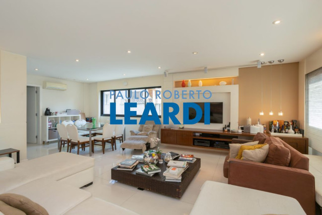 Apartamento com 4 Quartos à Venda, 235 m² em Aclimação - São Paulo