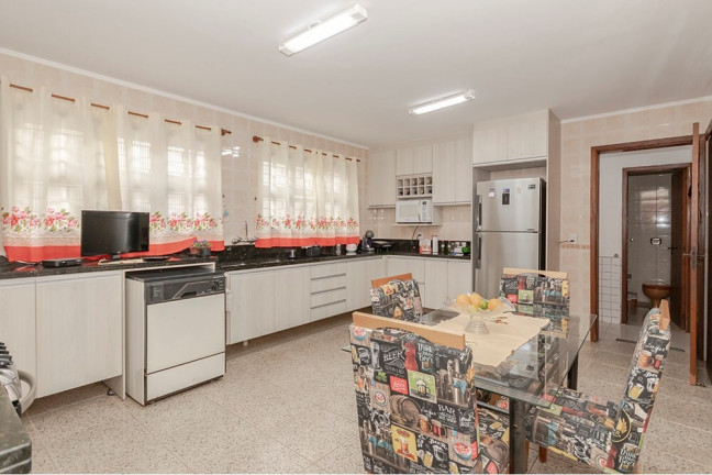 Imagem Casa com 4 Quartos à Venda, 388 m² em Jardim Itu - Porto Alegre Imagem Casa com 4 Quartos à Venda, 388 m² em Jardim Itu - Porto Alegre