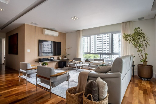 Imagem Imóvel com 4 Quartos à Venda,  em Moema - São Paulo