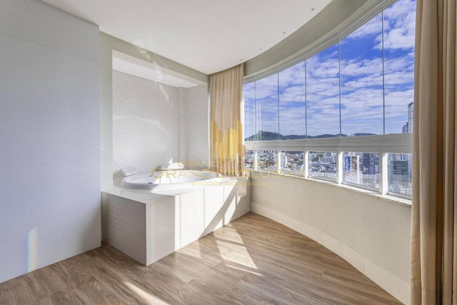 Imagem Apartamento com 3 Quartos à Venda, 237 m² em Centro - Balneário Camboriú Imagem Apartamento com 3 Quartos à Venda, 237 m² em Centro - Balneário Camboriú