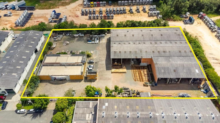 Imóvel Comercial à Venda, 2.383 m² em Cidade Industrial - Curitiba