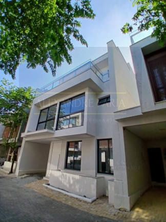 Casa com 5 Quartos à Venda, 176 m² em Camburi - São Sebastião
