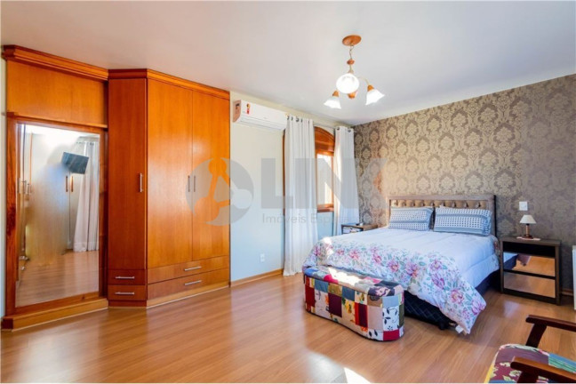 Imagem Casa com 4 Quartos à Venda,  em Jardim Itu - Porto Alegre