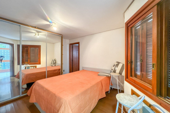 Imagem Casa com 3 Quartos à Venda, 300 m² em Três Figueiras - Porto Alegre