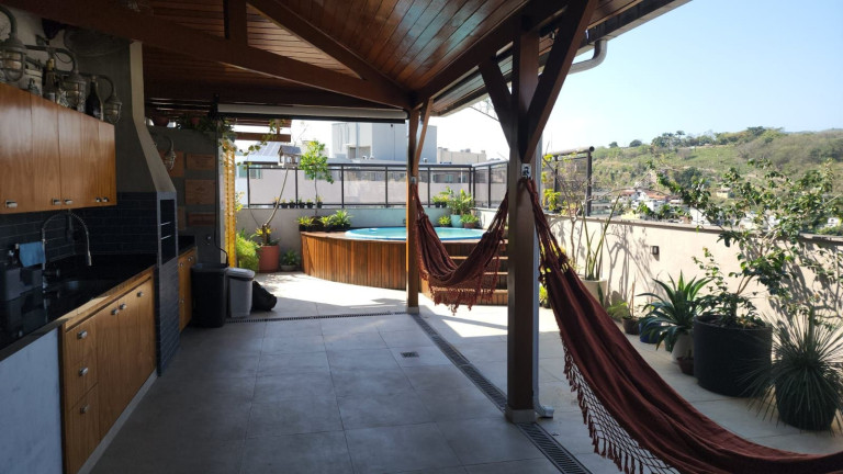 Cobertura com 4 Quartos à Venda, 230 m² em Santa Rosa - Niterói
