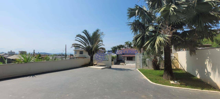 Imagem Sobrado com 6 Quartos à Venda, 350 m² em Praia De Armação Do Itapocorói - Penha Imagem Sobrado com 6 Quartos à Venda, 350 m² em Praia De Armação Do Itapocorói - Penha