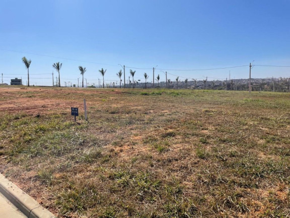 Terreno à Venda, 230 m² em Jardins Versalhes - Aparecida De Goiânia