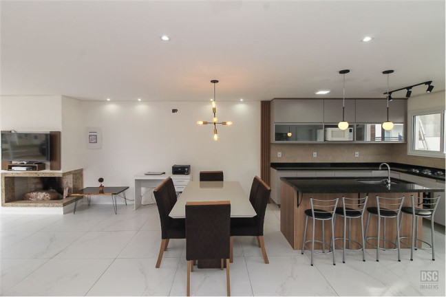 Imagem Casa com 3 Quartos à Venda, em Hípica - Porto Alegre Imagem Casa com 3 Quartos à Venda, em Hípica - Porto Alegre