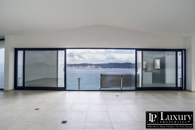 Imagem Apartamento com 3 Quartos à Venda, 181 m² em Península - Guarujá