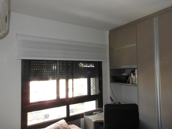 Imagem Imóvel com 2 Quartos à Venda, 82 m² em Menino Deus - Porto Alegre Imagem Imóvel com 2 Quartos à Venda, 82 m² em Menino Deus - Porto Alegre