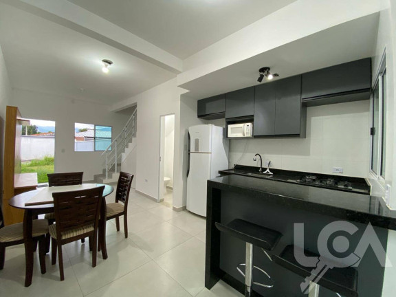 Sobrado com 2 Quartos à Venda, 62 m² em Jardim Golfinhos - Caraguatatuba