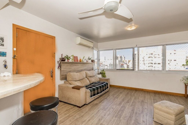 Imagem Imóvel com 2 Quartos à Venda, 79 m² em Menino Deus - Porto Alegre Imagem Imóvel com 2 Quartos à Venda, 79 m² em Menino Deus - Porto Alegre