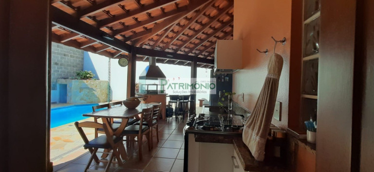 Imagem Casa com 3 Quartos à Venda, 243 m² em Estância Das Flores - Jaguariúna