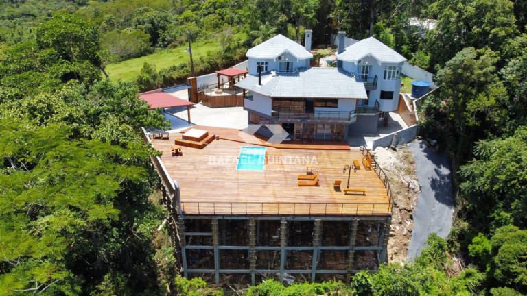 Imagem Casa com 4 Quartos à Venda, 470 m² em Lagoa Da Conceição - Florianópolis Imagem Casa com 4 Quartos à Venda, 470 m² em Lagoa Da Conceição - Florianópolis