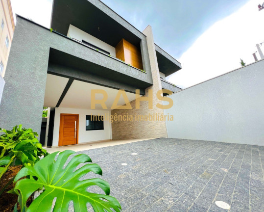 Casa com 3 Quartos à Venda, 159 m² em Bom Retiro - Joinville
