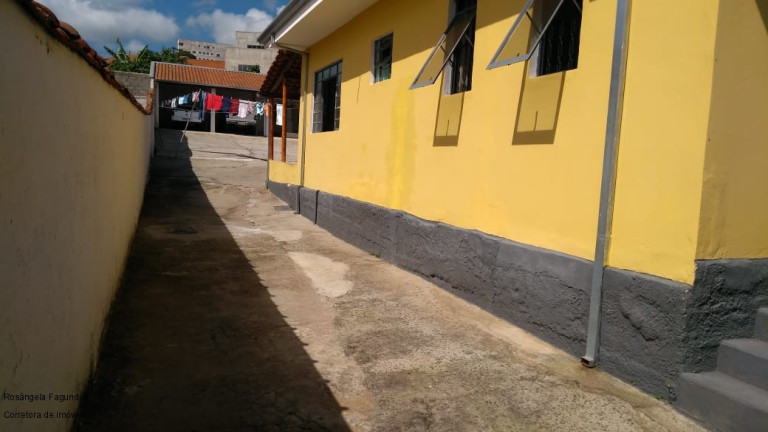 Imagem Casa com 3 Quartos à Venda, 200 m² em Jardim Country Club - Poços De Caldas
